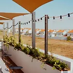 The Salty Surf & Yoga Vandrarhem Ferrel (Leiria)