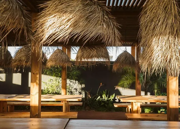 The Salty Surf & Yoga Ostello *